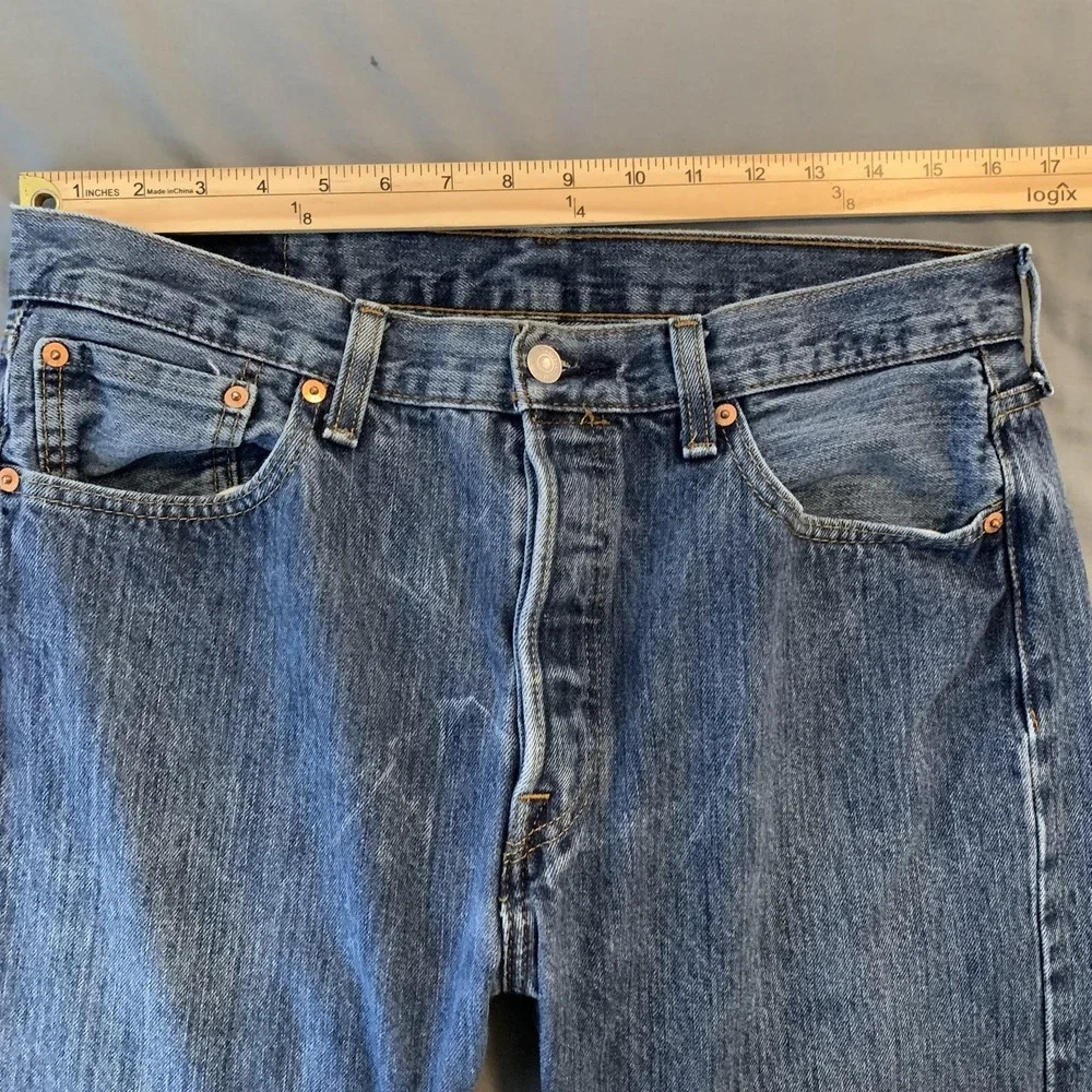Levis 501 Jeans Mens 34x32 (33x29) Medium Wash‎ Blue Straight Button Fly Denim